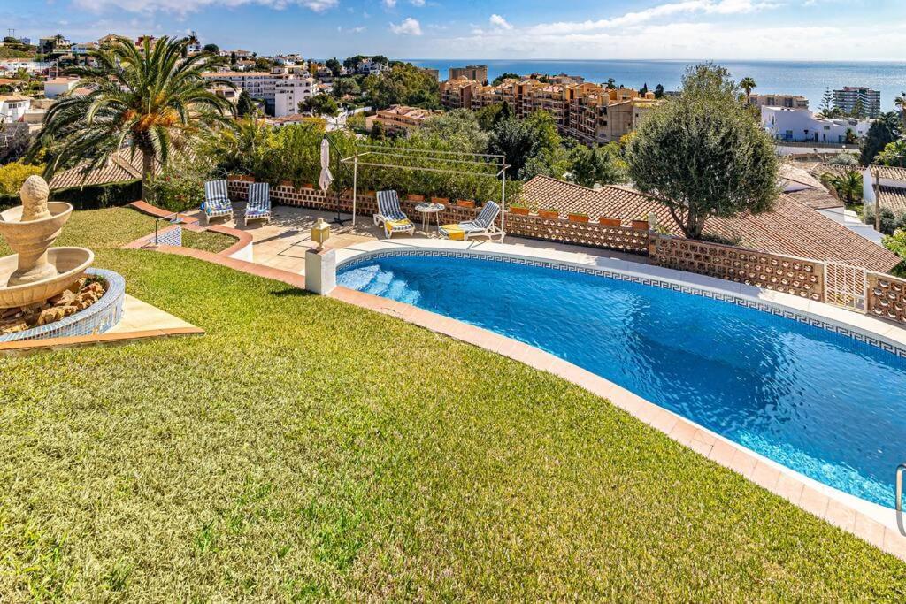 Villa Con Piscina En ฟูเอนฮิโรลา ภายนอก รูปภาพ