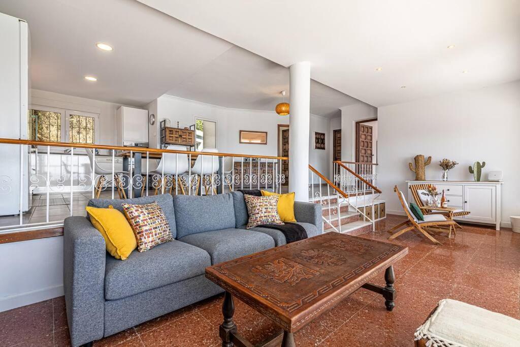 Villa Con Piscina En ฟูเอนฮิโรลา ภายนอก รูปภาพ