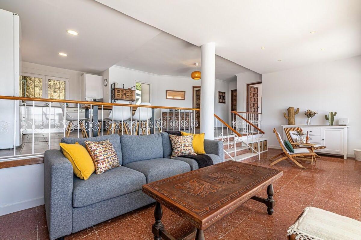 Villa Con Piscina En ฟูเอนฮิโรลา ภายนอก รูปภาพ