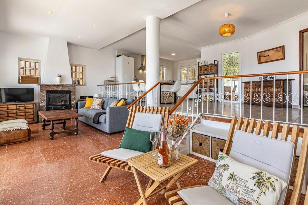 Villa Con Piscina En ฟูเอนฮิโรลา ภายนอก รูปภาพ