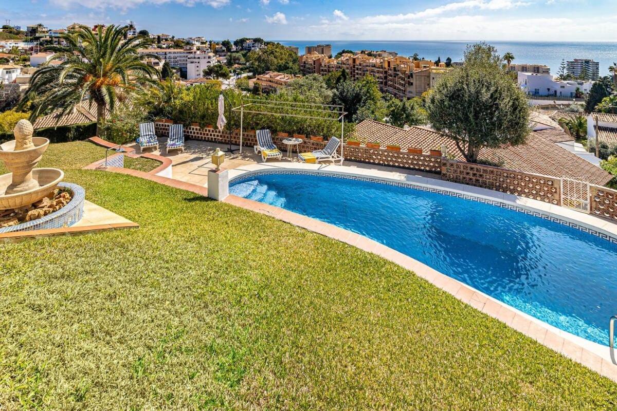 Villa Con Piscina En ฟูเอนฮิโรลา ภายนอก รูปภาพ