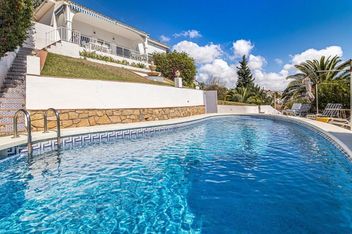 Villa Con Piscina En ฟูเอนฮิโรลา ภายนอก รูปภาพ